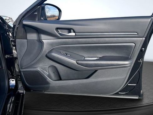 Used 2024 Nissan Altima 2.5 SV image 27