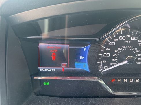 Used 2013 Lincoln MKS AWD image 11