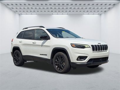 Used 2023 Jeep Cherokee Altitude Lux