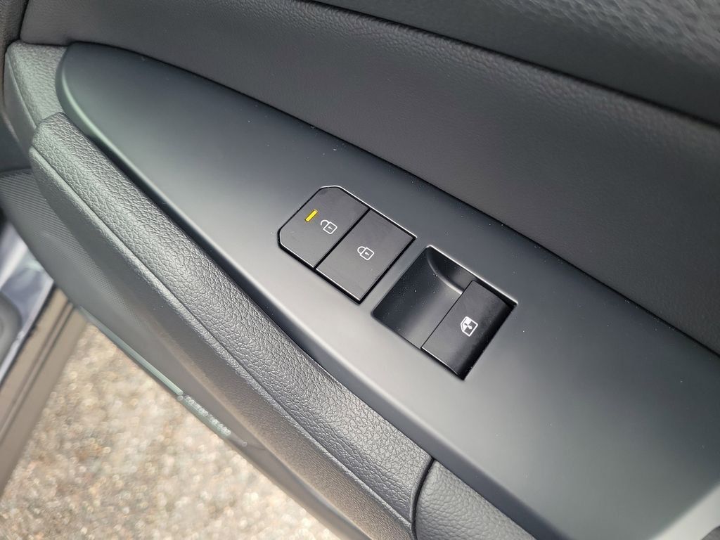 New 2026 Kia Sportage SX FWD image 11