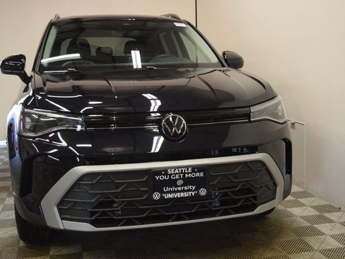 New 2025 Volkswagen Taos SE image 2
