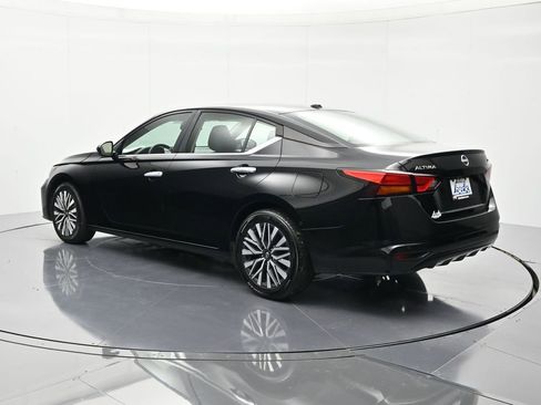Used 2024 Nissan Altima 2.5 SV FWD image 7