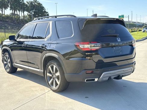 Used 2024 Honda Pilot Touring image 10