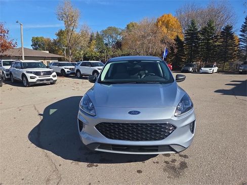 Certified 2022 Ford Escape SE w/ Convenience Package image 2