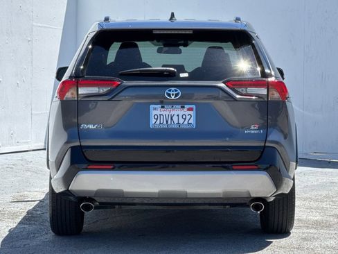 Used 2022 Toyota RAV4 SE w/ Convenience Package AWD/4WD image 4