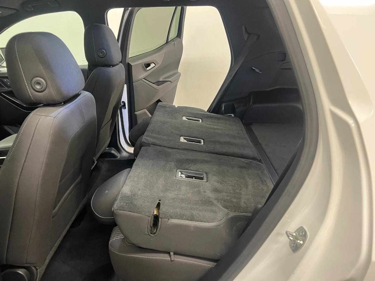 Used 2025 Chevrolet Equinox LT FWD image 33
