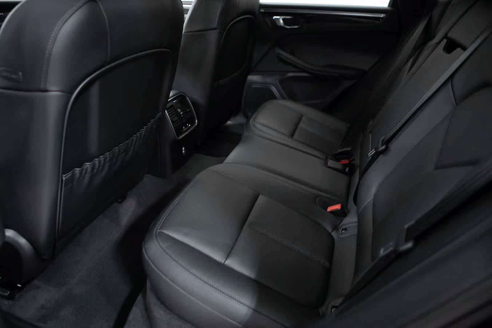 Certified 2026 Porsche Macan AWD/4WD image 36