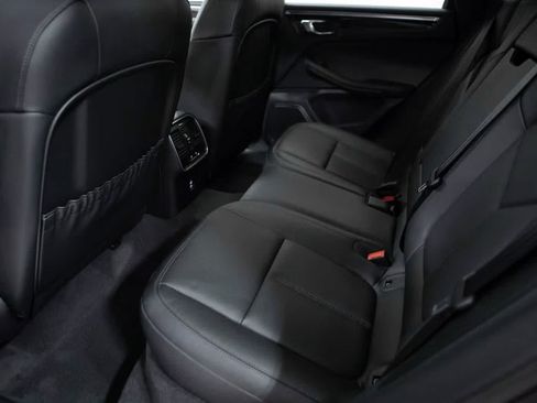 Certified 2026 Porsche Macan AWD/4WD image 36