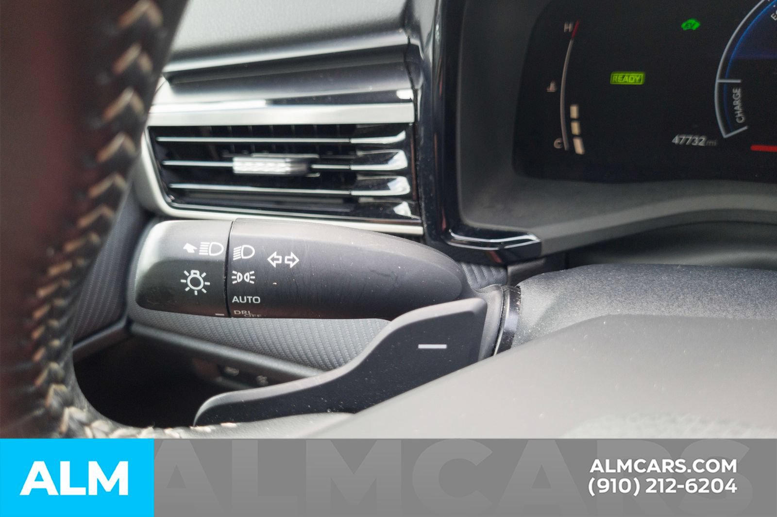 Used 2025 Toyota Camry SE FWD image 31