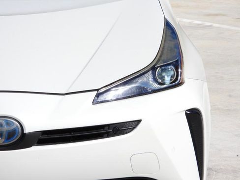 Used 2019 Toyota Prius L Eco image 24