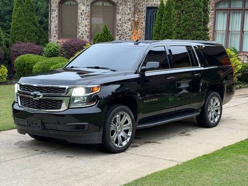 Used 2019 Chevrolet Suburban LT RWD image 1