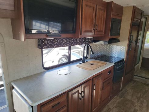 Used 2016 Ford E-450 and Econoline 450 Super Duty w/ Motorhome Prep Package image 8