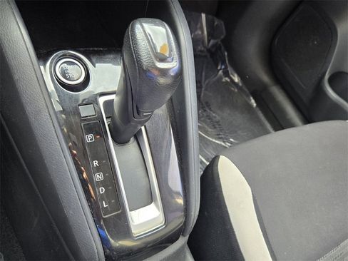 Used 2022 Nissan Versa SV image 17