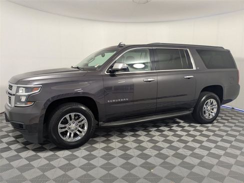 Used 2017 Chevrolet Suburban LT image 1