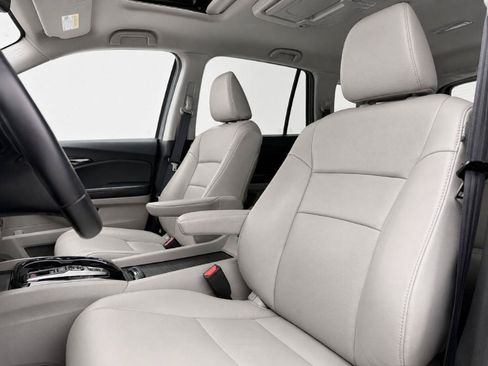 Used 2020 Honda Pilot Touring image 9