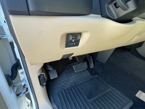 Used 2008 Chevrolet Silverado 2500 LT w/ 1LT Convenience Package AWD/4WD image 13