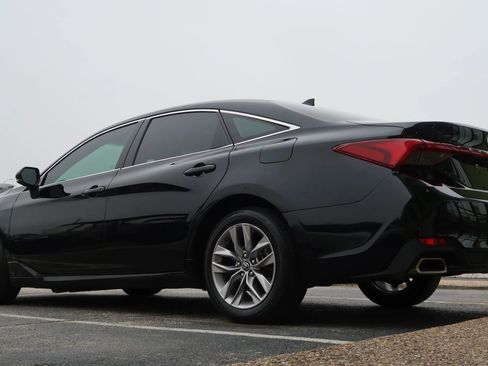 Used 2019 Toyota Avalon XLE image 13