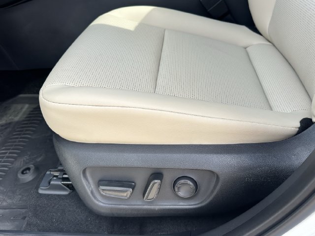 Used 2026 Toyota RAV4 XLE Premium w/ Panoramic Sun Roof Package AWD/4WD image 27
