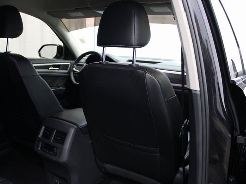 Used 2021 Volkswagen Atlas SE image 25