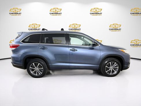 Used 2018 Toyota Highlander XLE FWD image 9