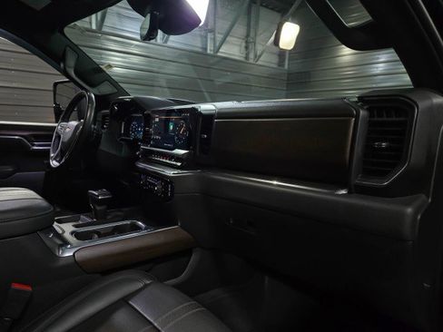 Used 2023 Chevrolet Silverado 1500 High Country w/ Technology Package image 14