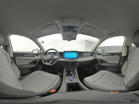 Used 2025 Volkswagen Tiguan S image 13