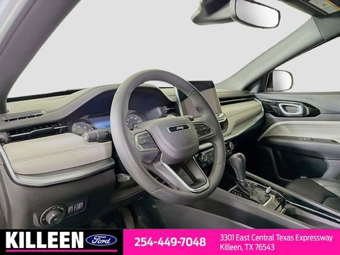 Used 2025 Jeep Compass Limited AWD/4WD image 10