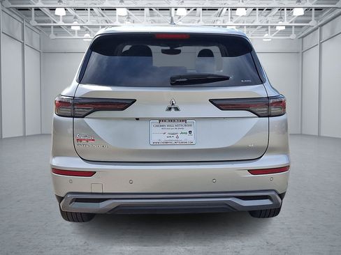 Used 2025 Mitsubishi Outlander SE AWD/4WD image 4