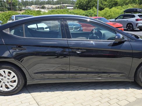 Used 2018 Hyundai Elantra SE FWD image 4