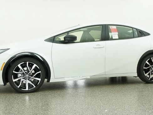 New 2026 Toyota Prius Plug-In Hybrid FWD image 18