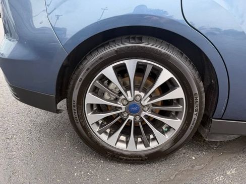 Used 2018 Ford C-MAX Titanium FWD image 11