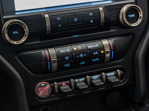 Used 2021 Ford Mustang Shelby GT500 w/ Carbon Fiber Track Pack RWD image 52