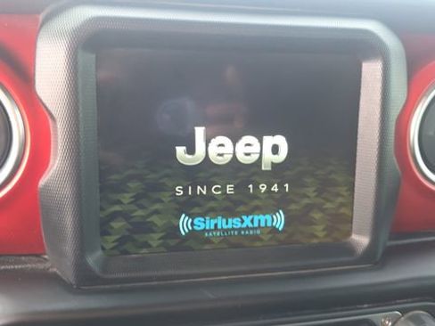 Used 2022 Jeep Wrangler Unlimited Rubicon w/ Xtreme Recon 35" Tire Package image 19