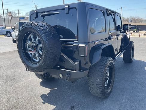 Used 2017 Jeep Wrangler Unlimited Sahara image 5