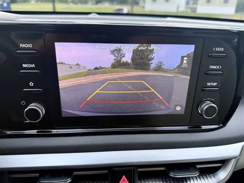 Used 2022 Kia K5 LXS image 10