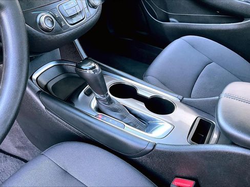 Used 2018 Chevrolet Malibu LT image 16