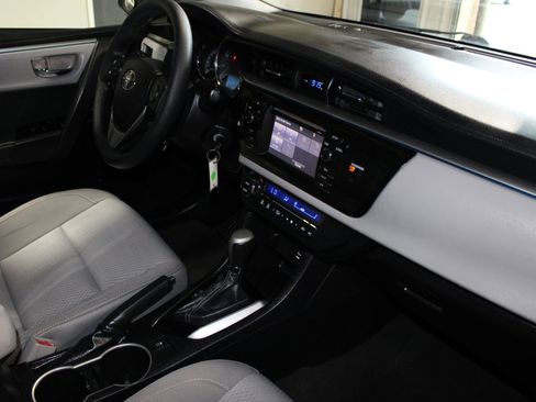 Used 2015 Toyota Corolla LE FWD image 27