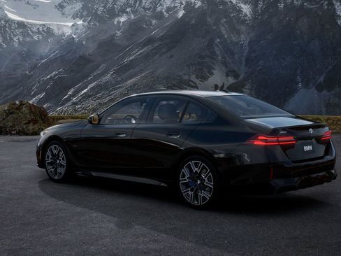 New 2027 BMW 550e xDrive image 2