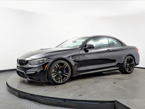 Used 2018 BMW M4 Convertible image 2