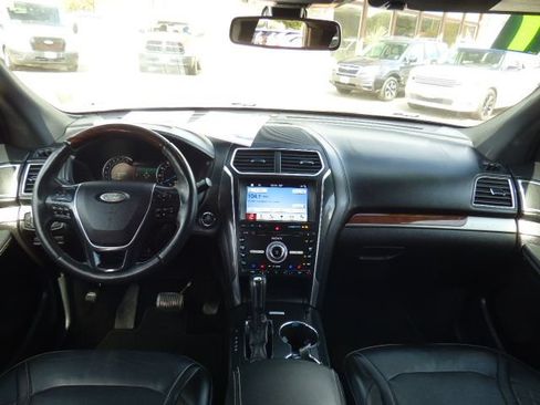 Used 2017 Ford Explorer Platinum AWD/4WD image 21