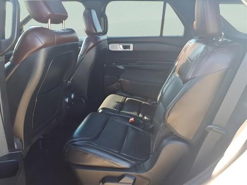 Used 2020 Ford Explorer Platinum w/ Premium Technology Package image 32