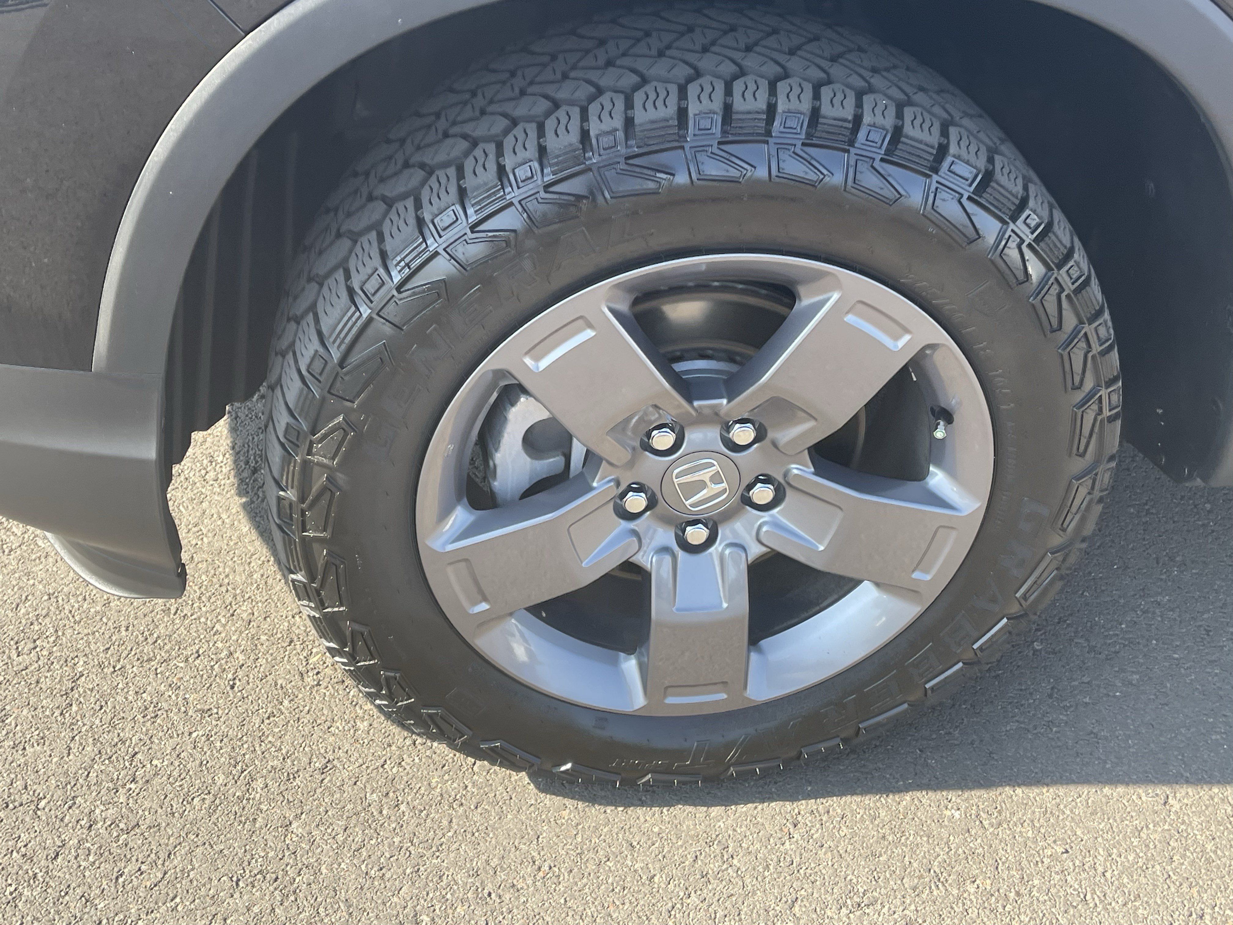 Used 2025 Honda Ridgeline TrailSport image 9