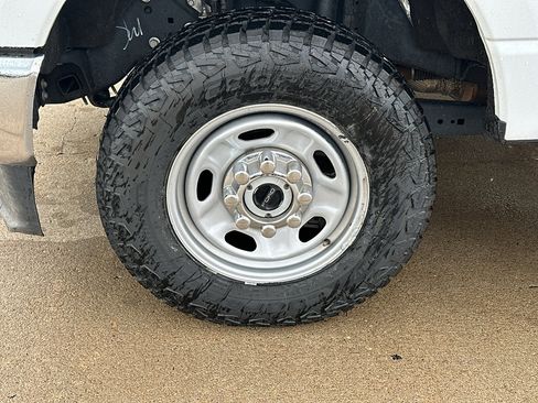 Used 2024 Ford F250 XL w/ FX4 Off-Road Package AWD/4WD image 3
