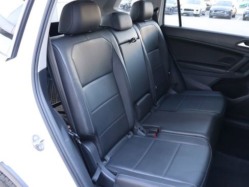 Used 2020 Volkswagen Tiguan SE w/ Panoramic Sunroof Package image 35