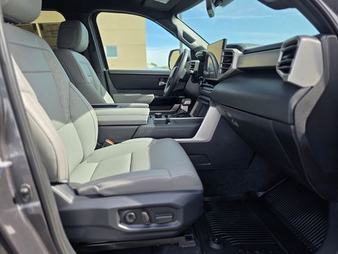 Used 2025 Toyota Tundra Limited AWD/4WD image 10