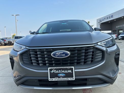 Used 2025 Ford Escape Active image 2