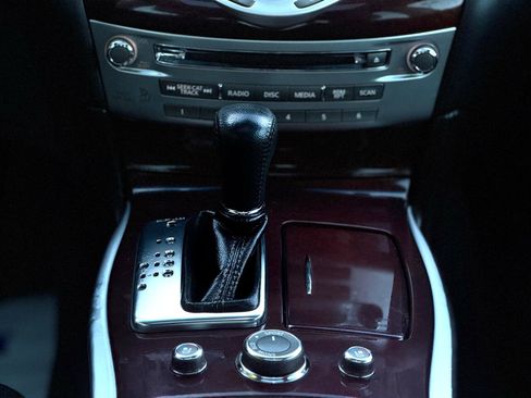 Used 2019 INFINITI Q70 Luxe image 17