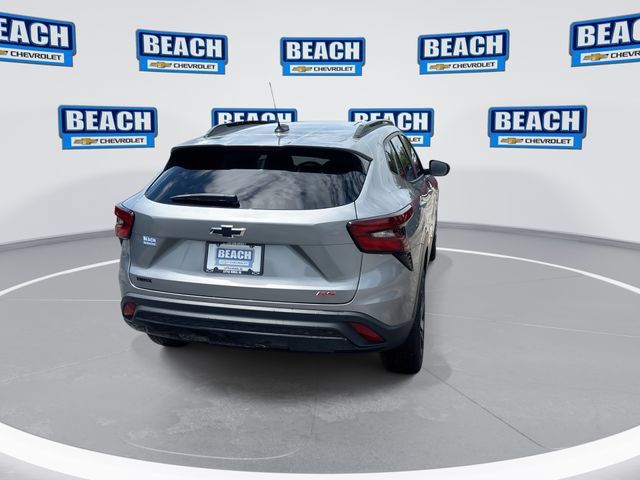 Used 2024 Chevrolet Trax RS w/ Sunroof Package FWD image 7