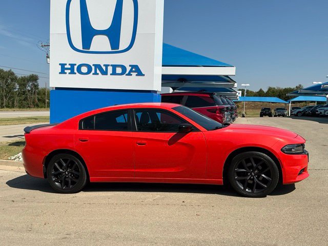 Used 2020 Dodge Charger SXT w/ Blacktop Package RWD image 2