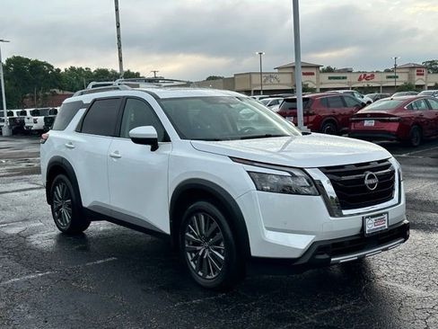 Used 2025 Nissan Pathfinder SL w/ SL Premium Package AWD/4WD image 3